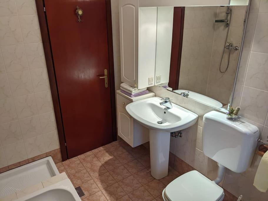 Apartment Kolodvor Dornberk Esterno foto